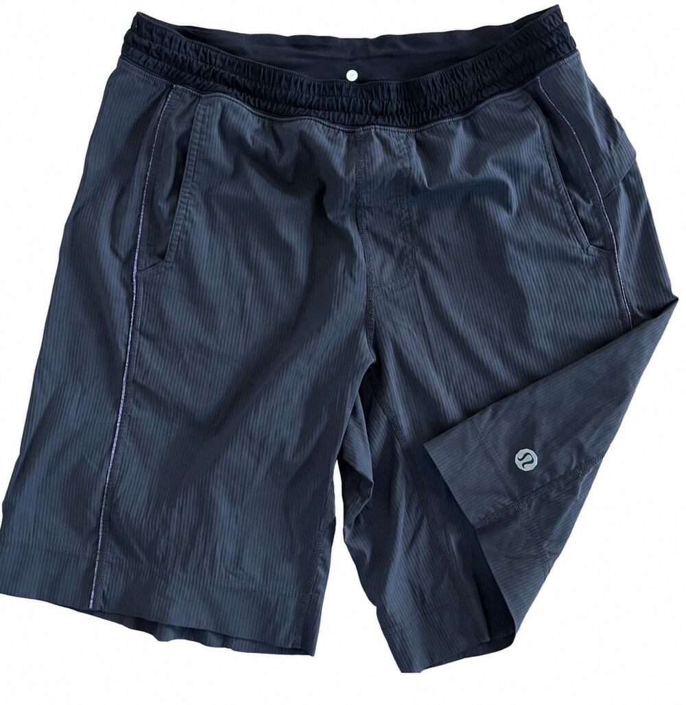 Lululemon Pace Breaker MED Gray Shorts - Pull on Stretch 10"